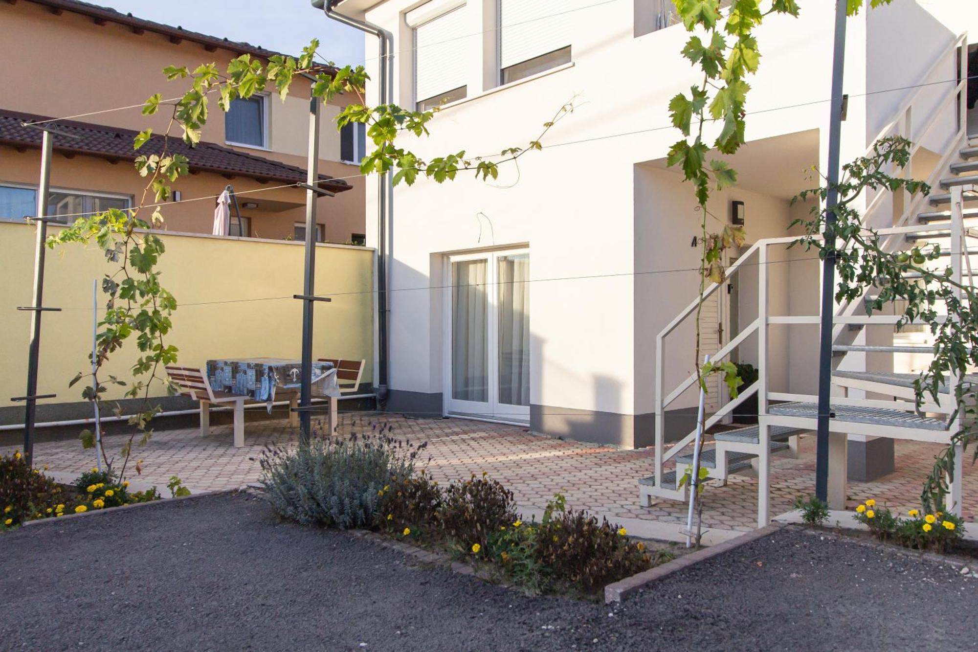 Deli Terasz A Apartman Free Parking, Self-Check-In Anytime Győr Exteriör bild